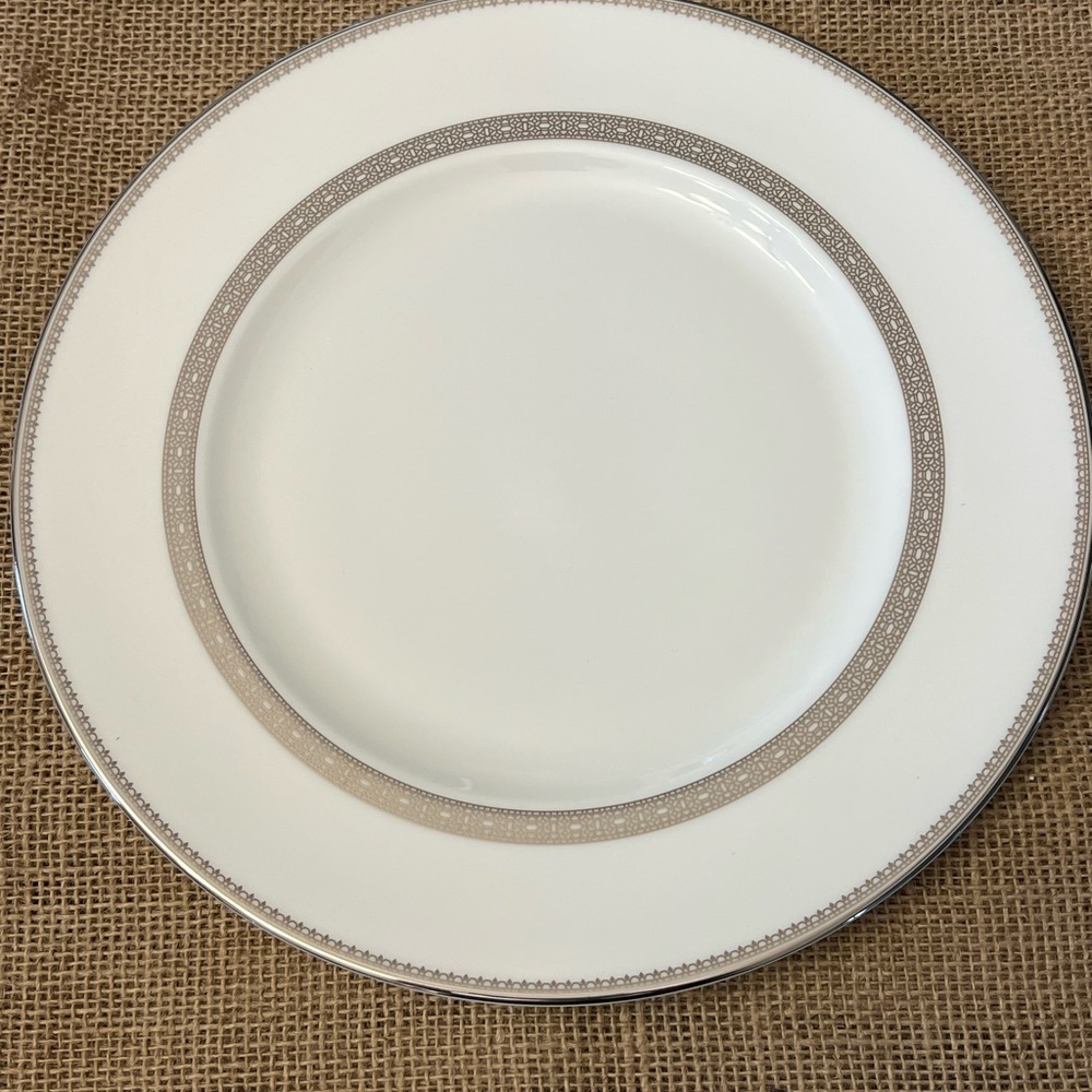 Vera Wang Vera Lace Wedgewood 5PCE China set - Picture 7 of 11